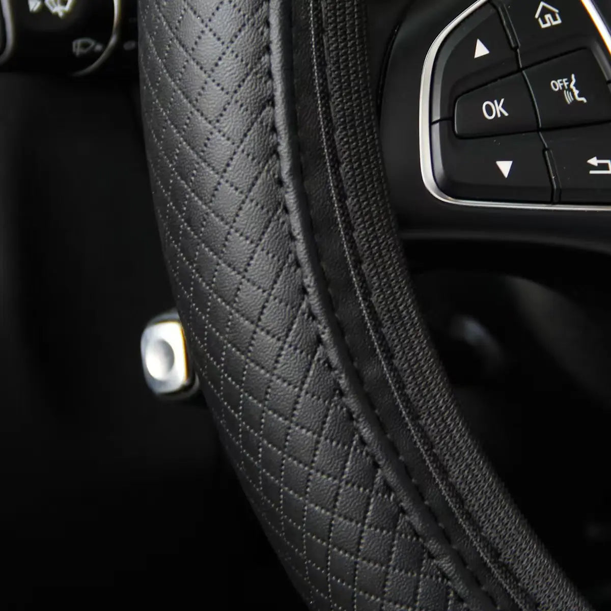 Artificial Leather Three-dimensional Embossed-car without Inner Ring Steering Wheel Cover Auto Parts for 14.5-15 Inches Image principale du produit